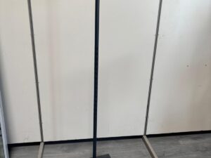 Portant droit en T métallique noir – H147 cm