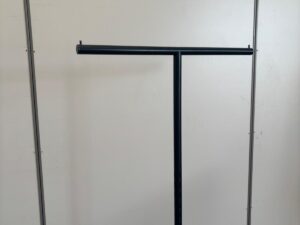 Portant droit en T métallique noir – H147 cm