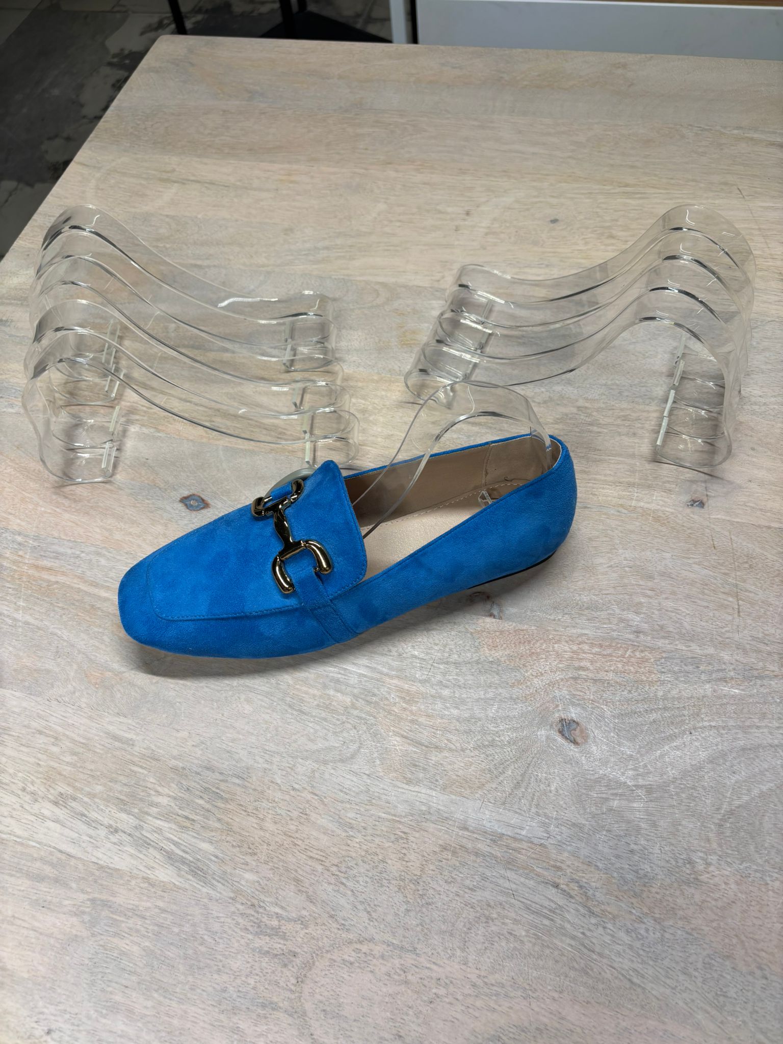 Lot de 17 supports à chaussures en plexiglas transparent – L21 x H11 cm
