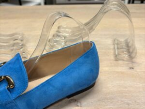 Lot de 17 supports à chaussures en plexiglas transparent – L21 x H11 cm