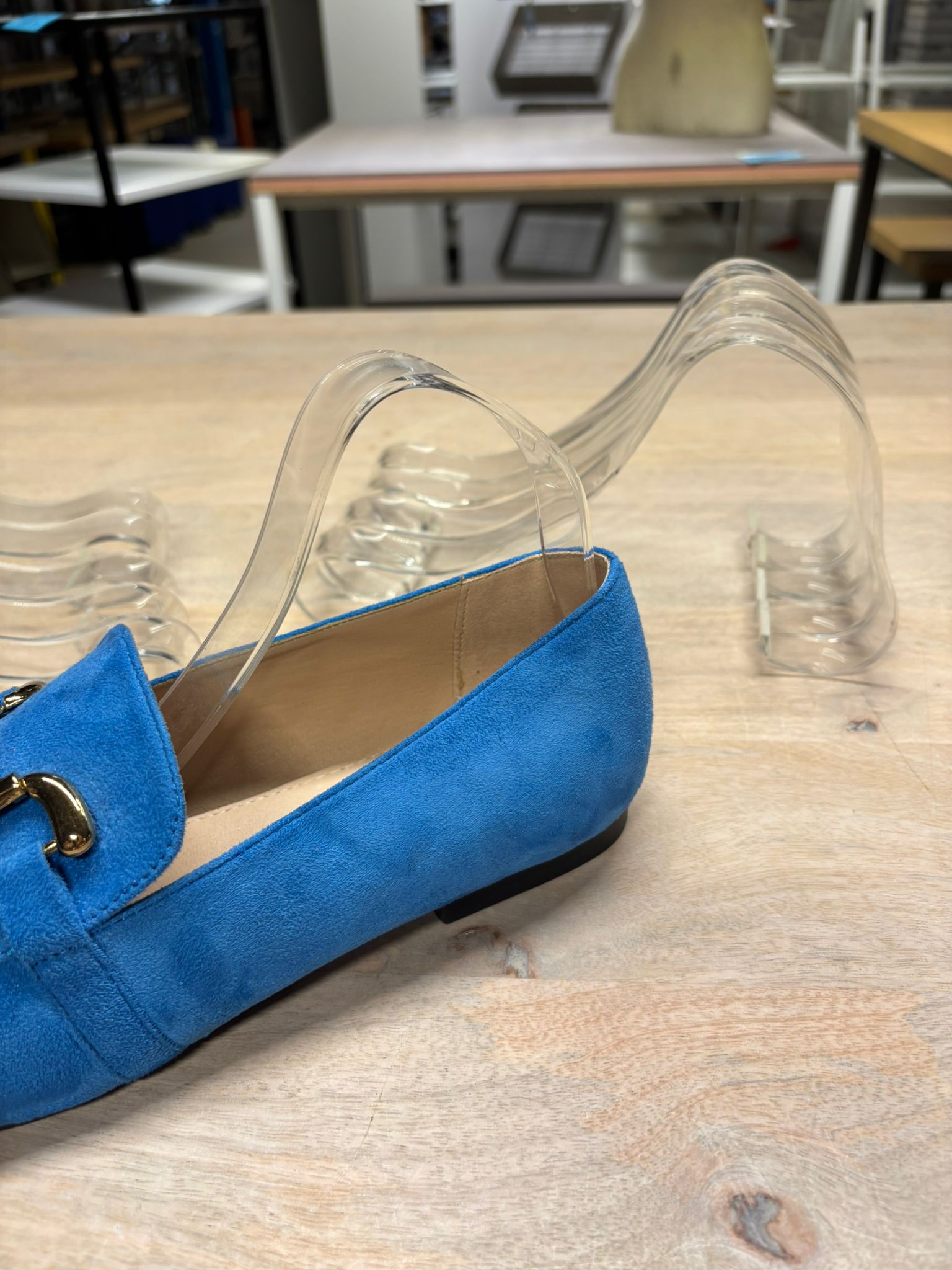 Lot de 17 supports à chaussures en plexiglas transparent – L21 x H11 cm