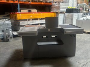 Sortie de caisse métallique gris et chrome – L146 x P85 cm