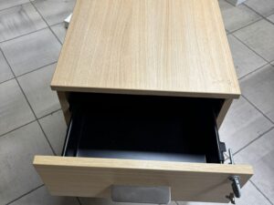 Caisson de bureau sur roulettes en bois beige avec serrure – H60 x L42 x P55,5 cm