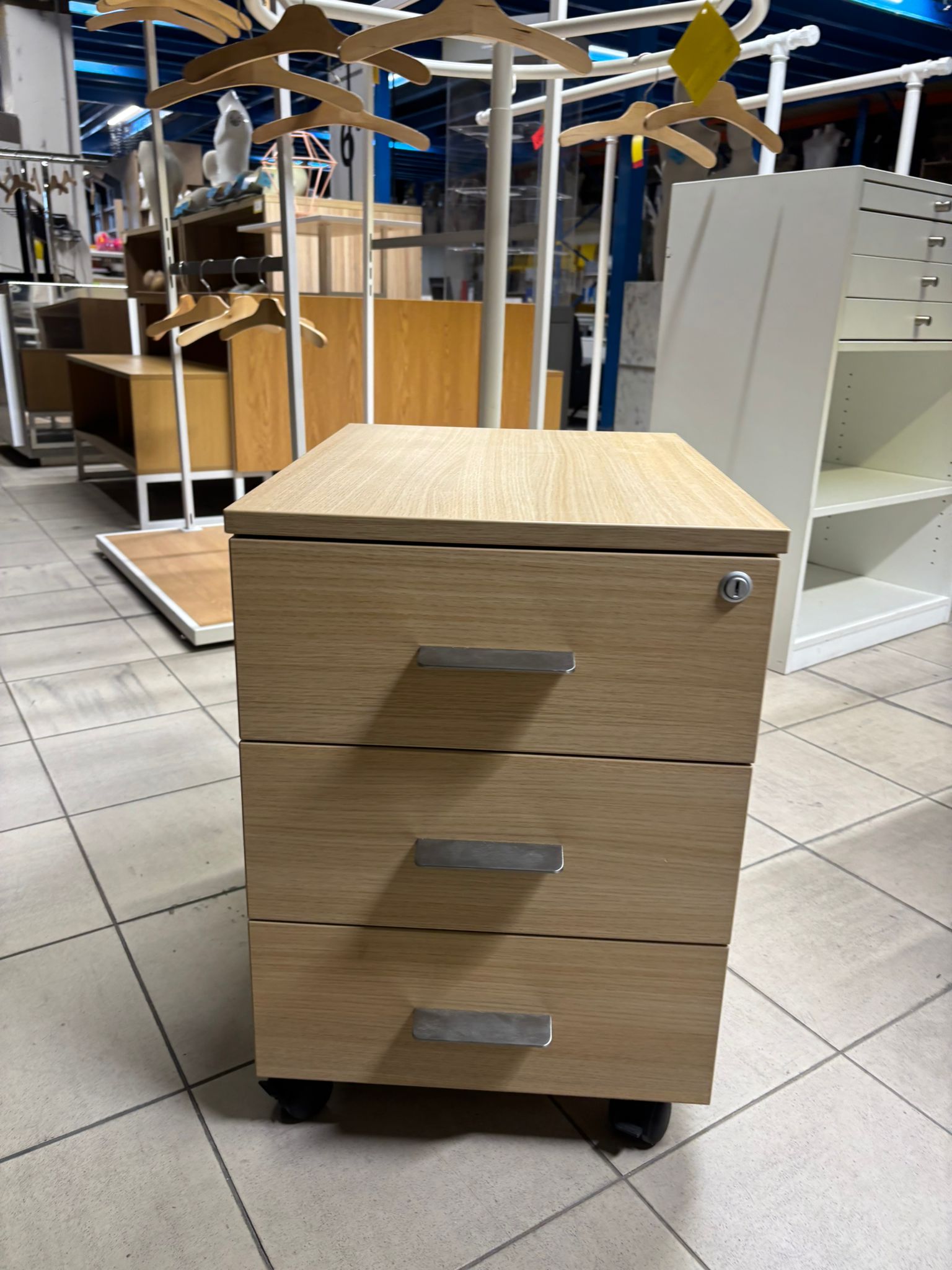 Caisson de bureau sur roulettes en bois beige – H60 x L42 x P55,5 cm