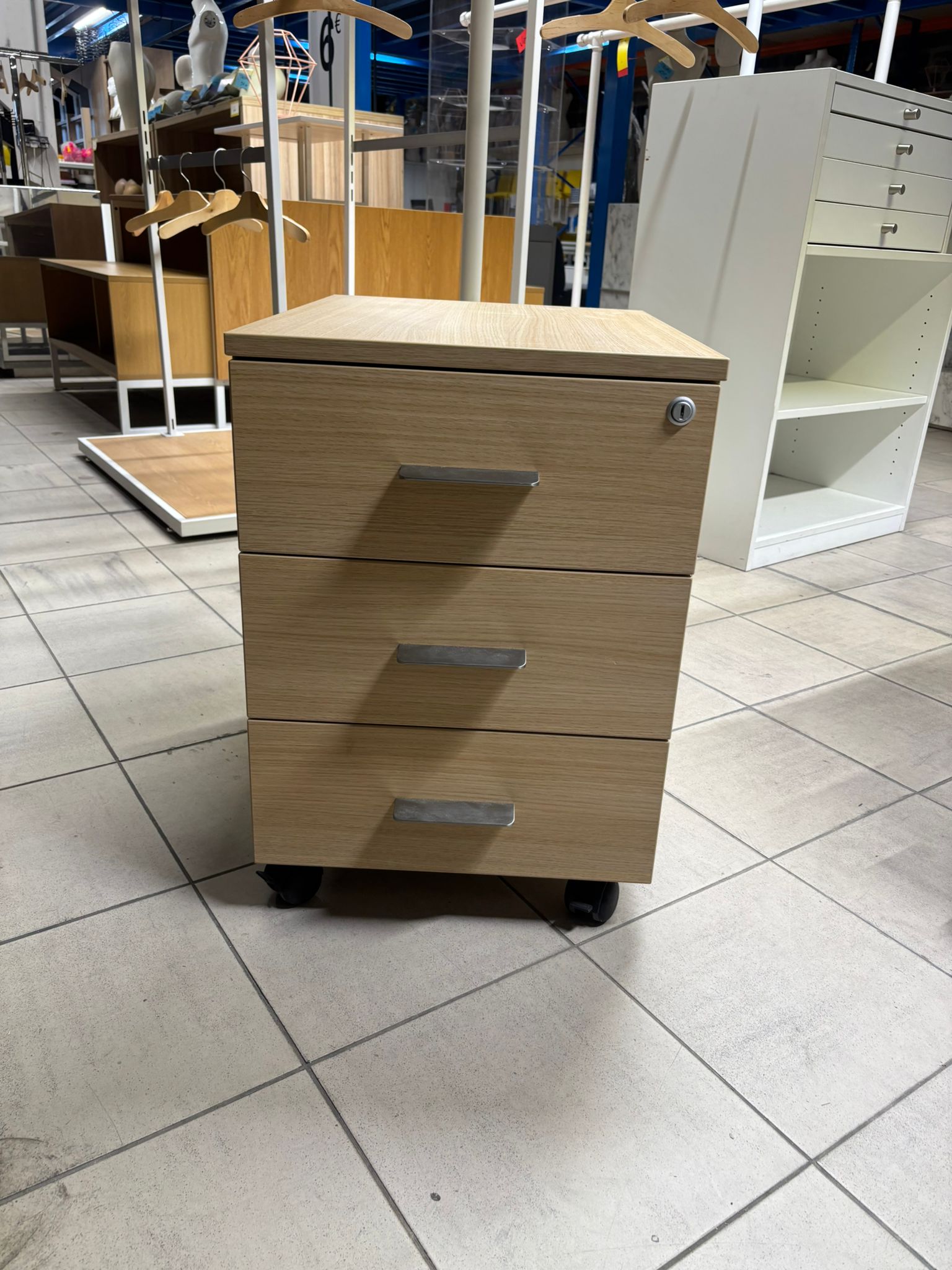 Caisson de bureau sur roulettes en bois beige – H60 x L42 x P55,5 cm