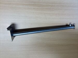 Bras droit pour fond rainuré gris métallique – L39 cm