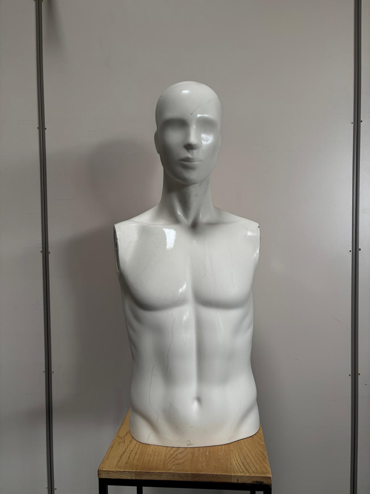 Mannequin buste homme en fibre de verre blanc – H80 cm