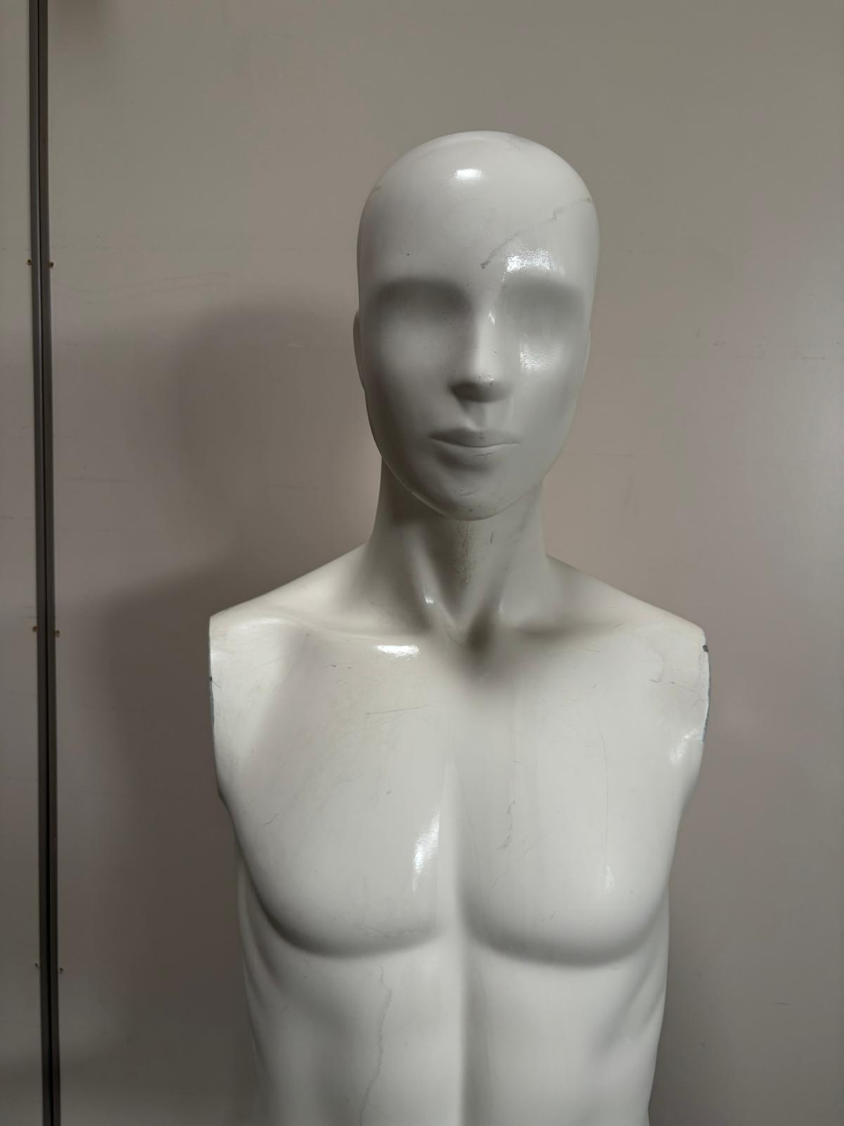 Mannequin buste homme en fibre de verre blanc – H80 cm