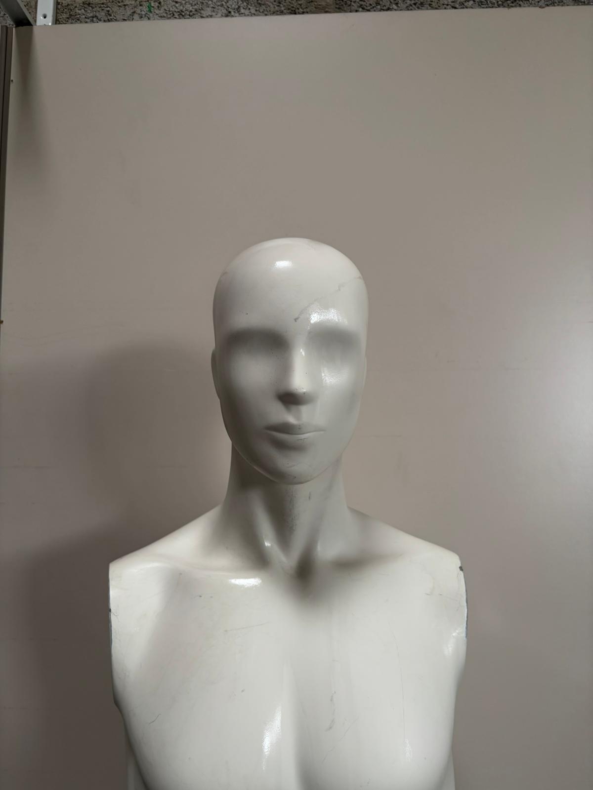 Mannequin buste homme en fibre de verre blanc – H80 cm