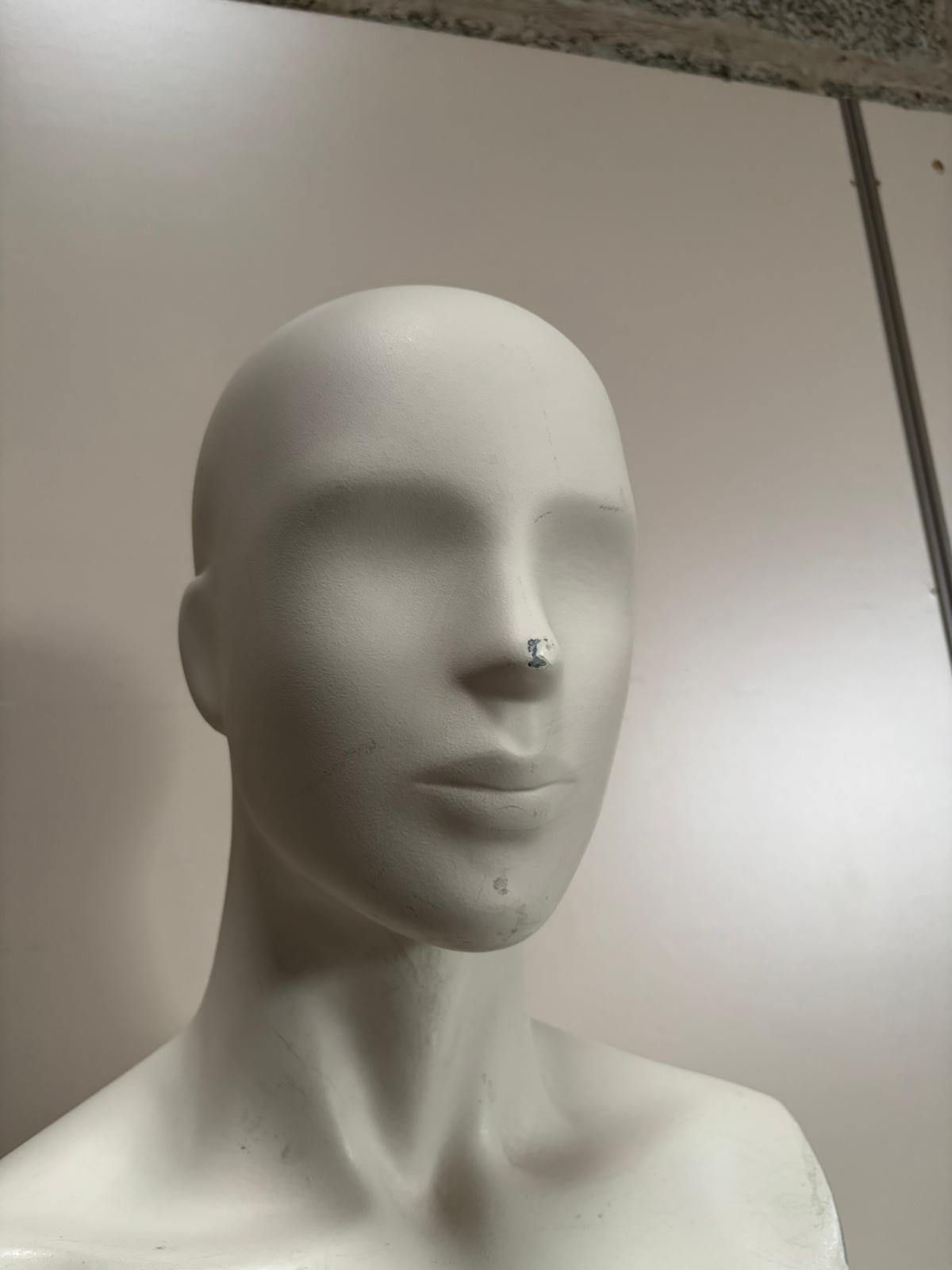 Mannequin buste homme en fibre de verre blanc – H80 cm