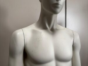 Mannequin homme complet sur socle en verre – fibre de verre blanc mat – H182 cm