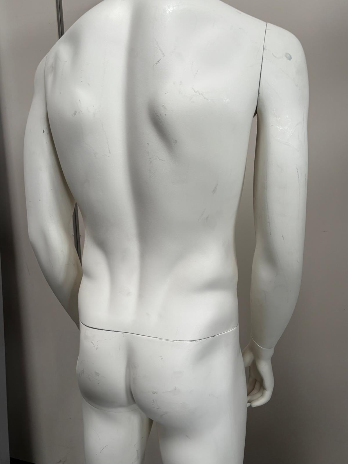 Mannequin homme complet sur socle en verre – fibre de verre blanc mat – H182 cm
