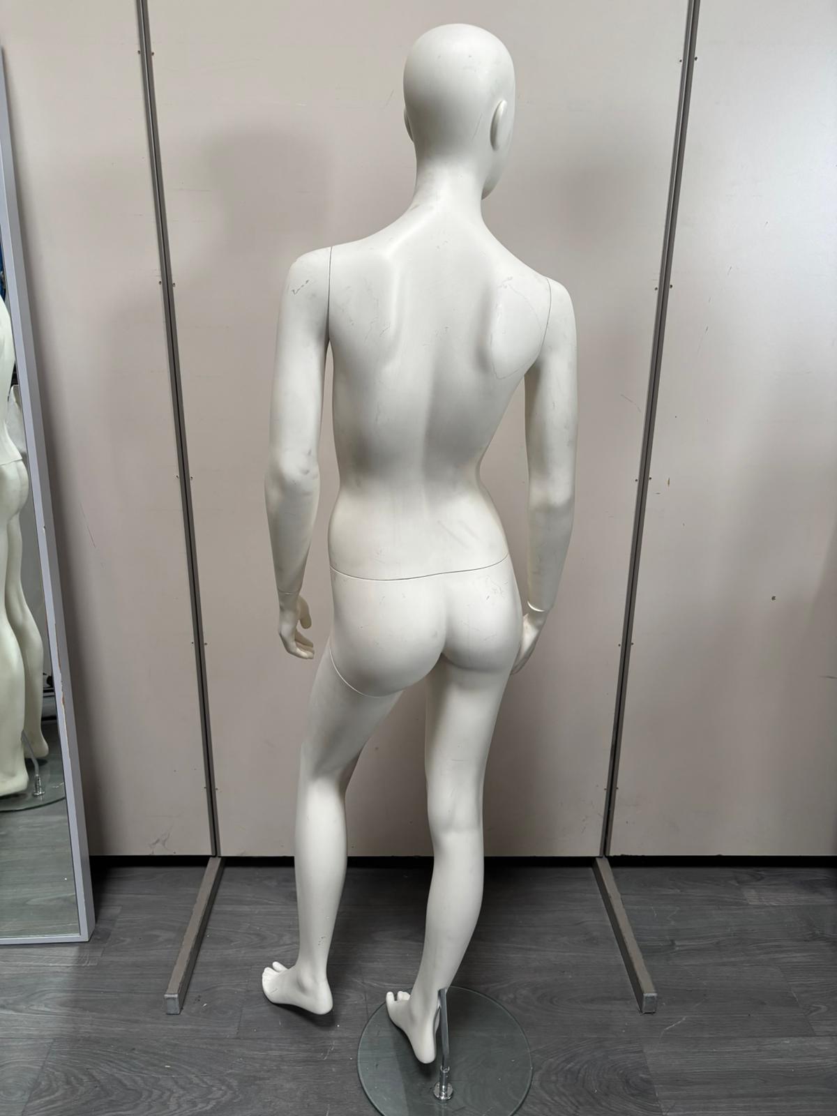 Mannequin femme complet sur socle en verre – fibre de verre blanc mat – H179 cm