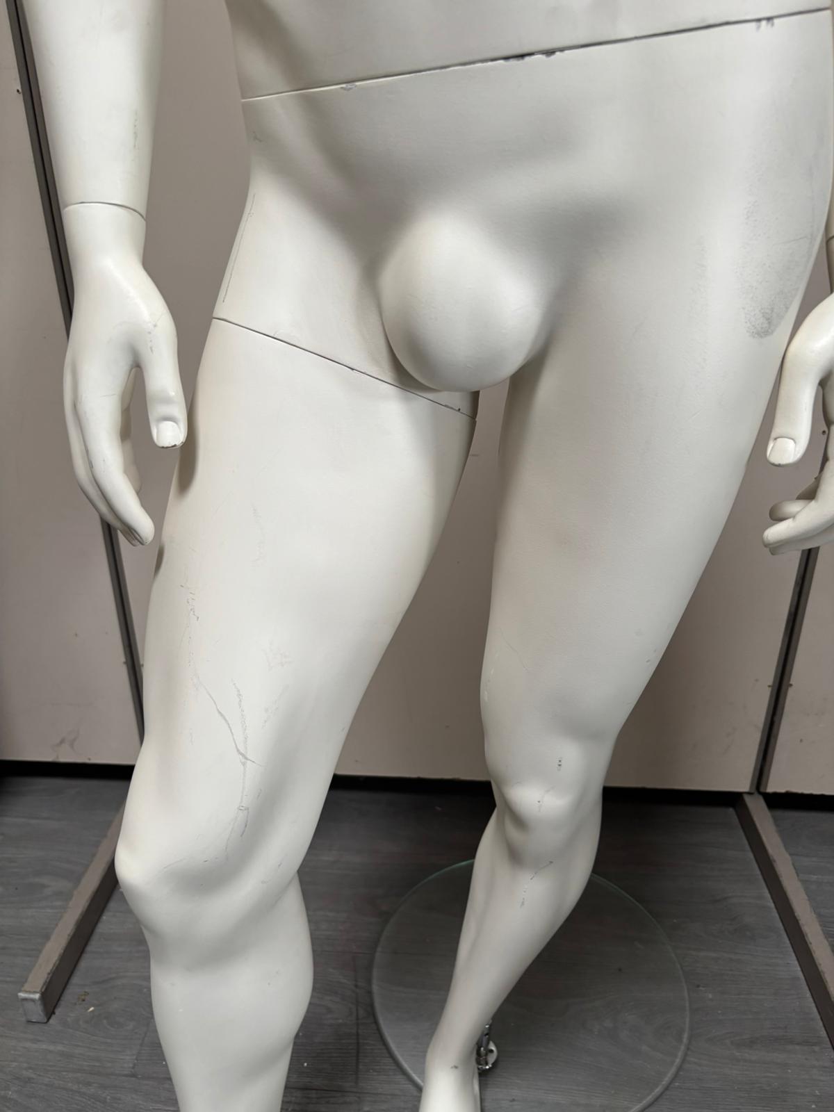 Mannequin homme complet sur socle en verre – fibre de verre blanc mat – H184 cm