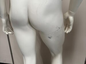 Mannequin homme complet sur socle en verre – fibre de verre blanc mat – H184 cm
