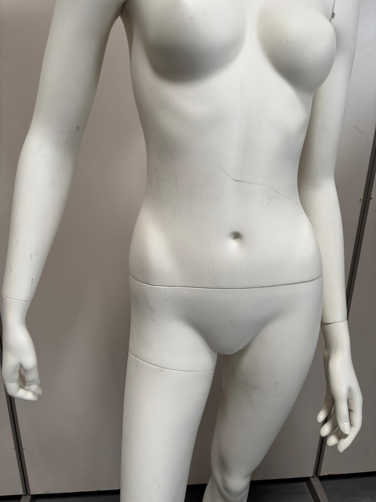 Mannequin femme complet sur socle en verre – fibre de verre blanc mat – H177 cm
