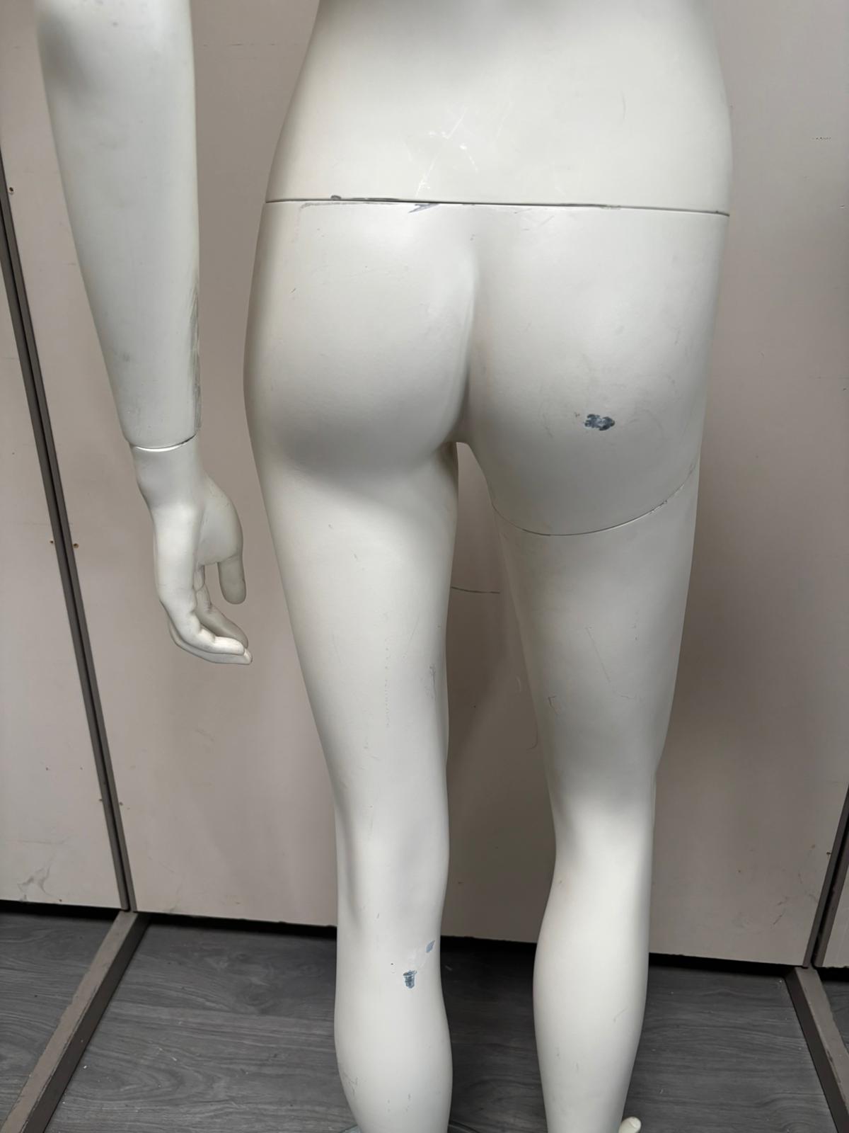Mannequin femme complet sur socle en verre – fibre de verre blanc mat – H177 cm