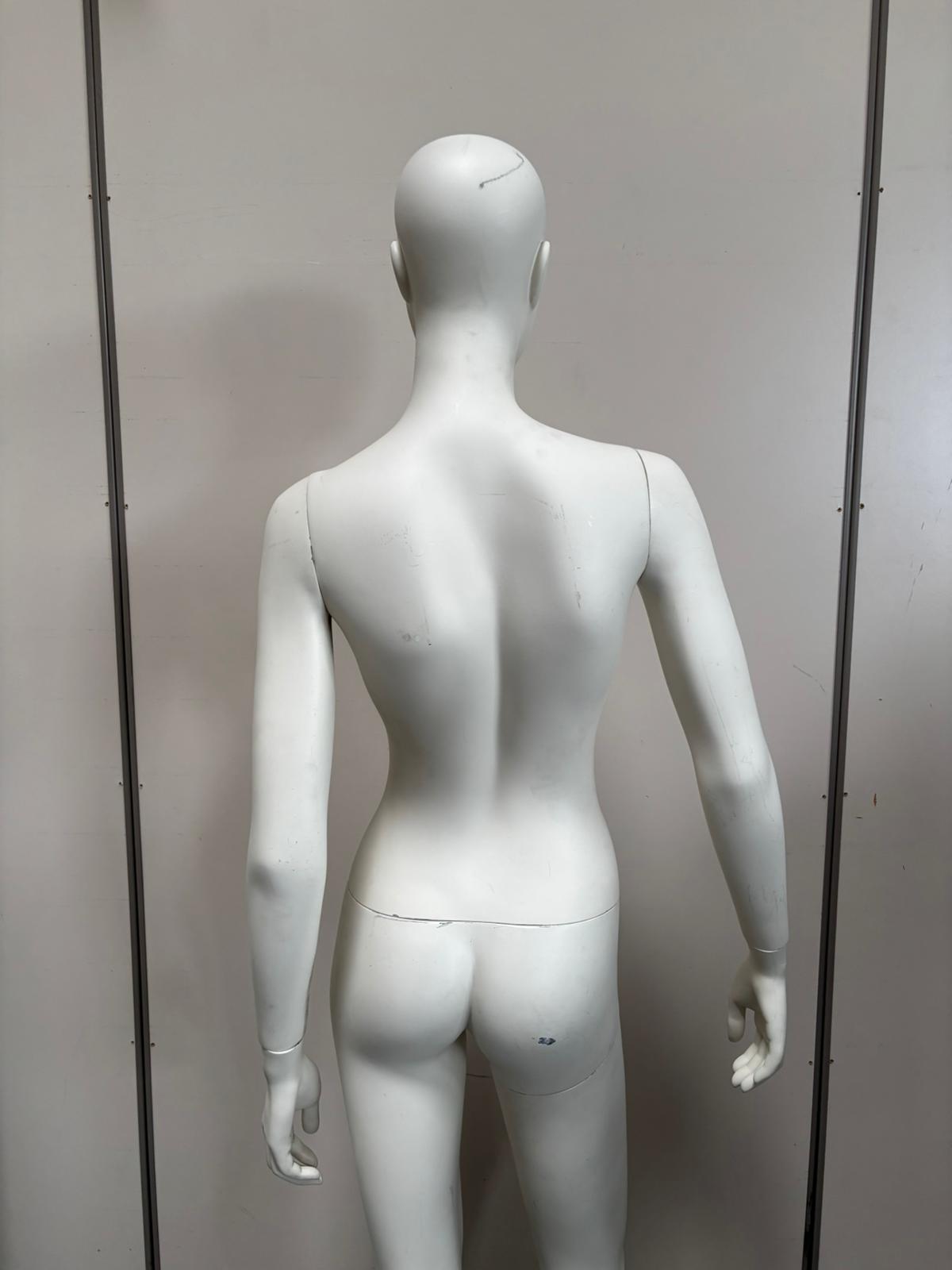 Mannequin femme complet sur socle en verre – fibre de verre blanc mat – H177 cm