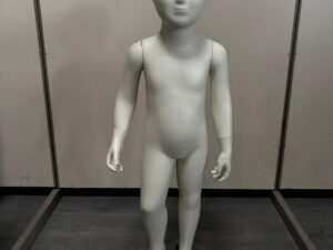 Mannequin enfant complet sur socle en verre – 2 à 3 ans – fibre de verre blanc mat – H95 cm