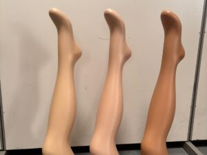 Lot de 3 jambes de présentation PVC – couleurs assorties – H75 cm