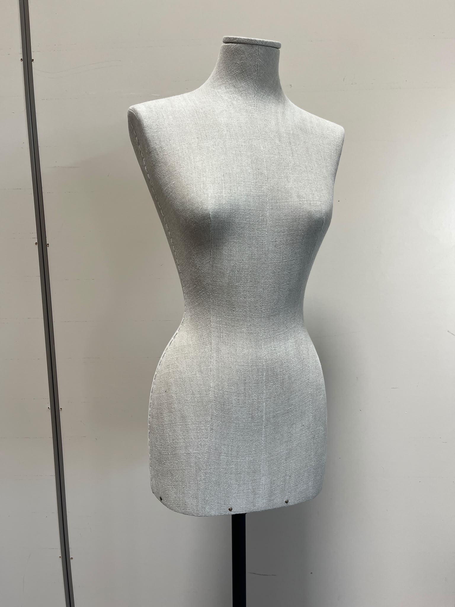 Mannequin couture en tissu sur pied métallique réglable – neuf – H175 cm