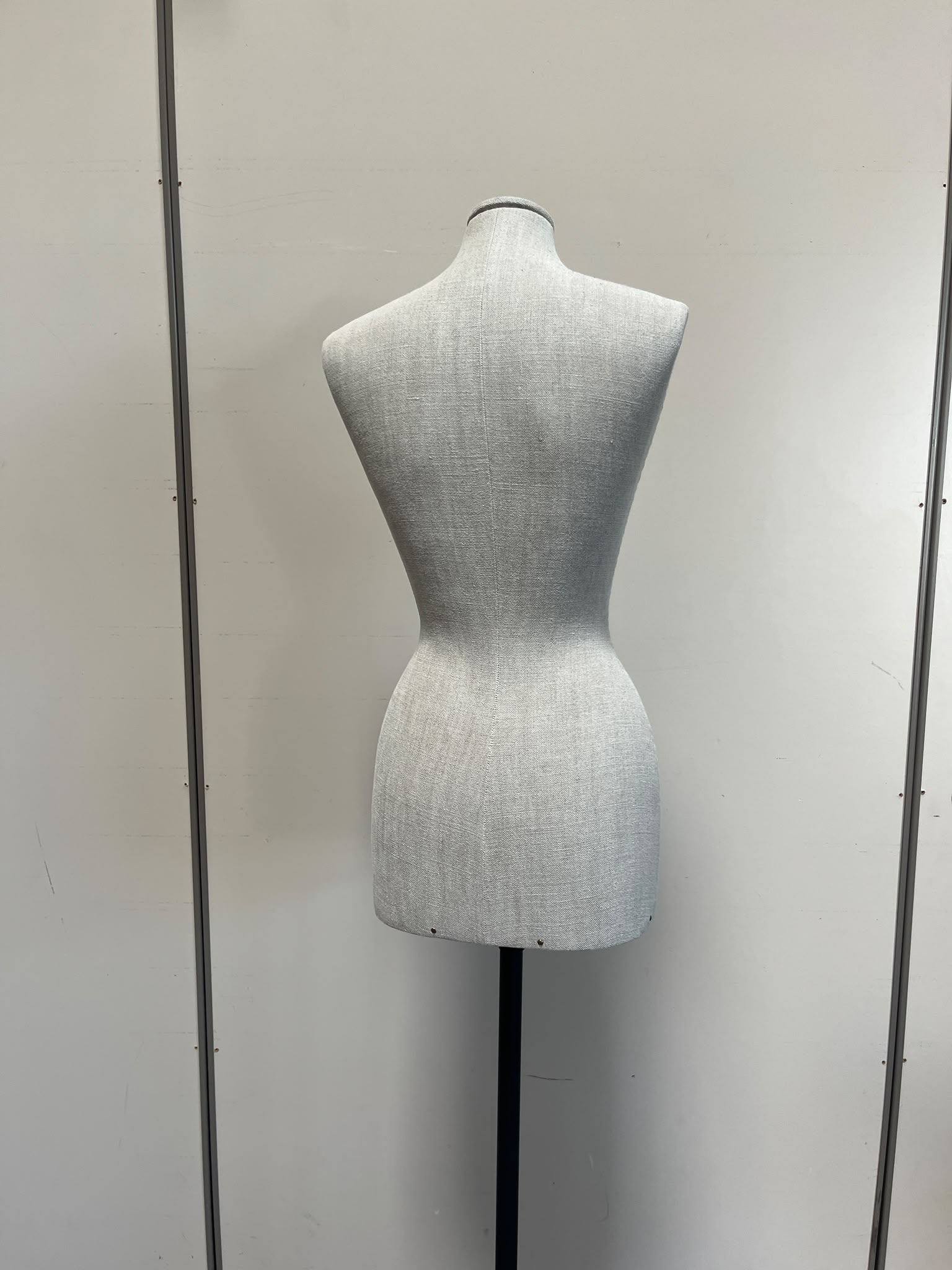 Mannequin couture en tissu sur pied métallique réglable – neuf – H175 cm