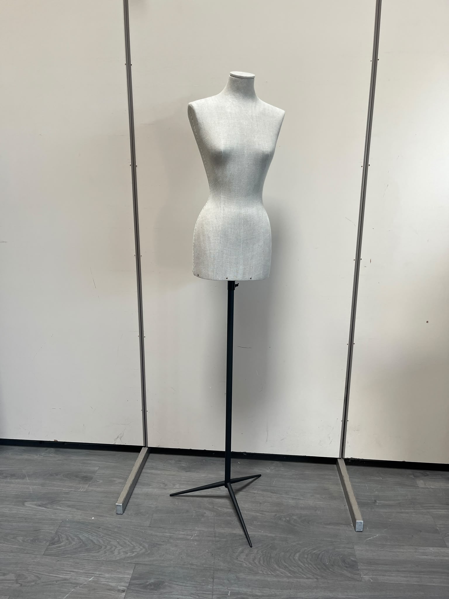 Mannequin couture en tissu sur pied métallique réglable – neuf – H175 cm