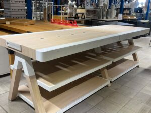 Table de présentation 3 niveaux en bois et métal blanc – L300 x l100 x H96 cm