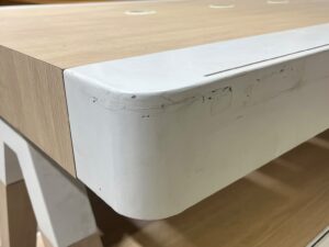 Table de présentation 3 niveaux en bois et métal blanc – L300 x l100 x H96 cm