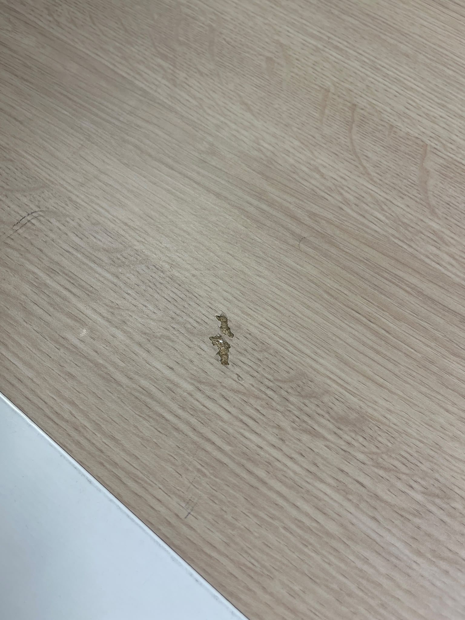 Table de présentation 3 niveaux en bois et métal blanc – L300 x l100 x H96 cm