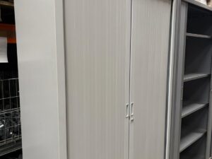 Armoire haute de bureau métallique grise – L120 x l43 x H198 cm