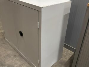 Armoire basse de bureau métallique grise – L120,5 x l53 x H100 cm