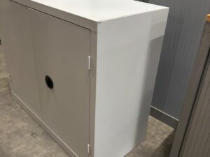 Armoire basse de bureau métallique grise – L120,5 x l53 x H100 cm