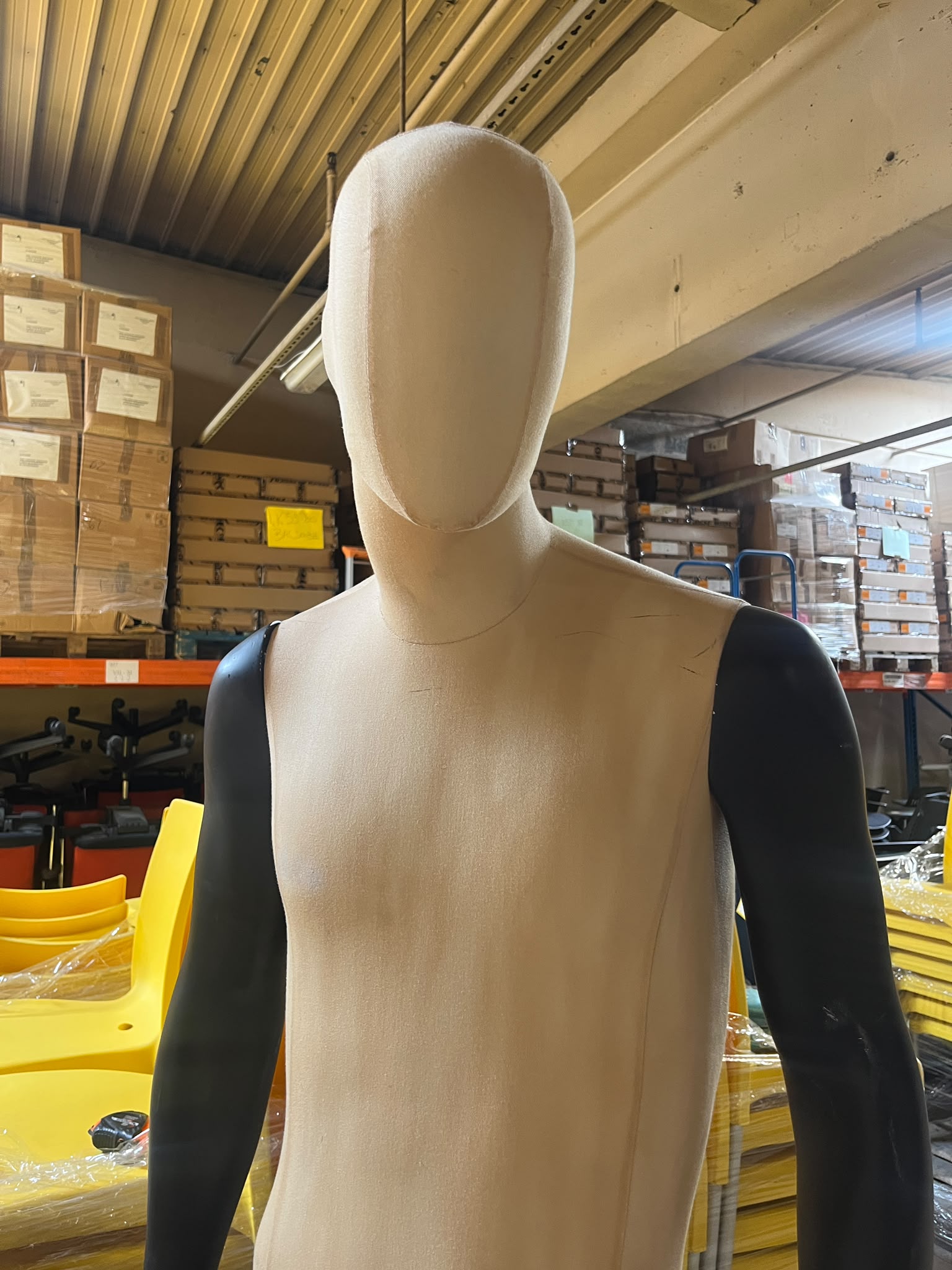 Mannequin homme complet sur socle en verre – fibre de verre et tissu – H190 cm