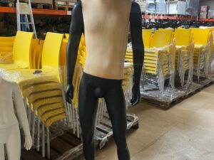 Mannequin homme complet sur socle en verre – fibre de verre et tissu – H190 cm