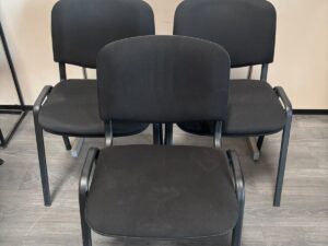 Chaise en tissu noir avec structure métallique – H80 cm
