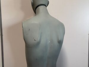 Buste homme en fibre de verre effet béton – H88 cm