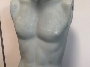 Buste homme en fibre de verre effet béton – H88 cm