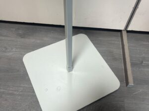 Portant en T métallique gris – H118 à 138 cm