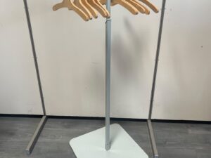 Portant en T métallique gris – H118 à 138 cm