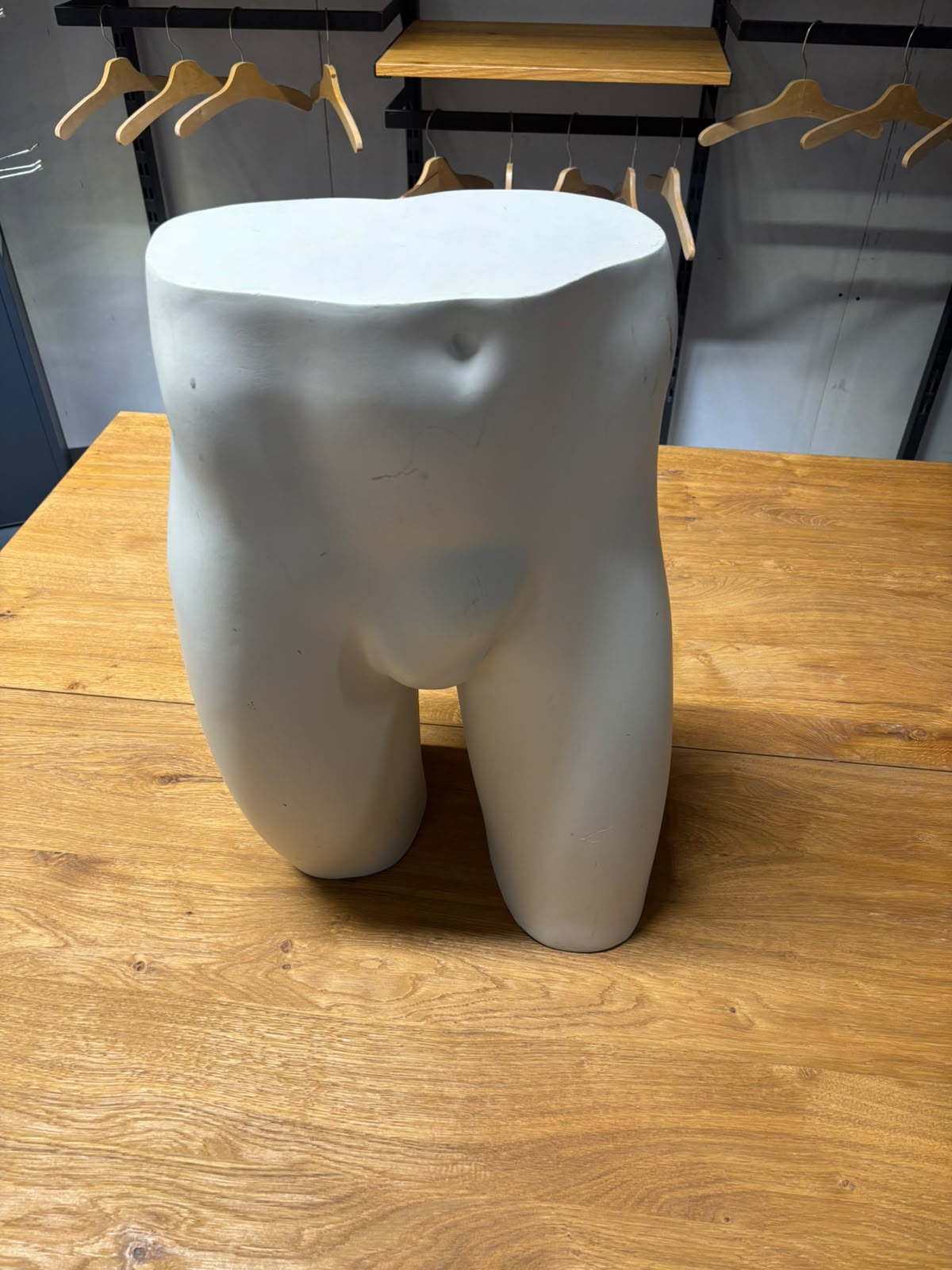 Fessier de mannequin homme en fibre de verre blanc – H51 cm