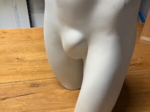 Fessier de mannequin homme en fibre de verre blanc – H51 cm