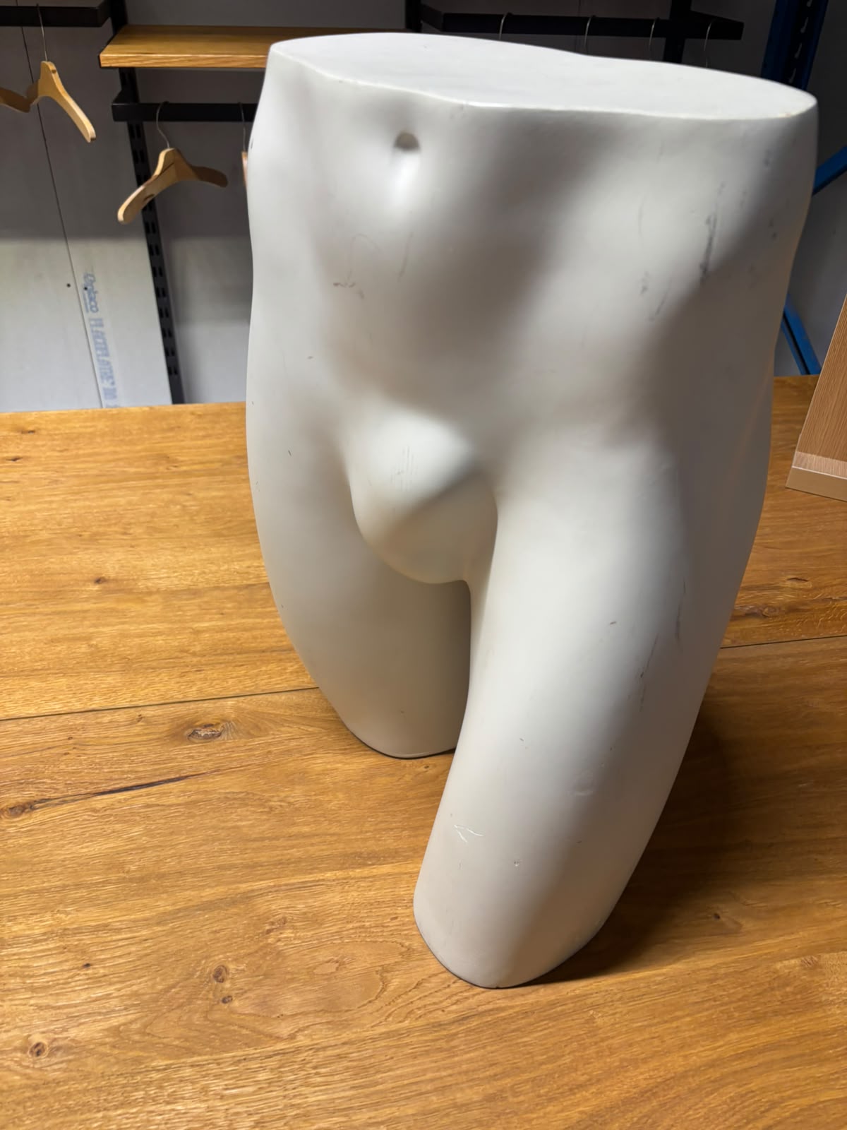 Fessier de mannequin homme en fibre de verre blanc – H51 cm