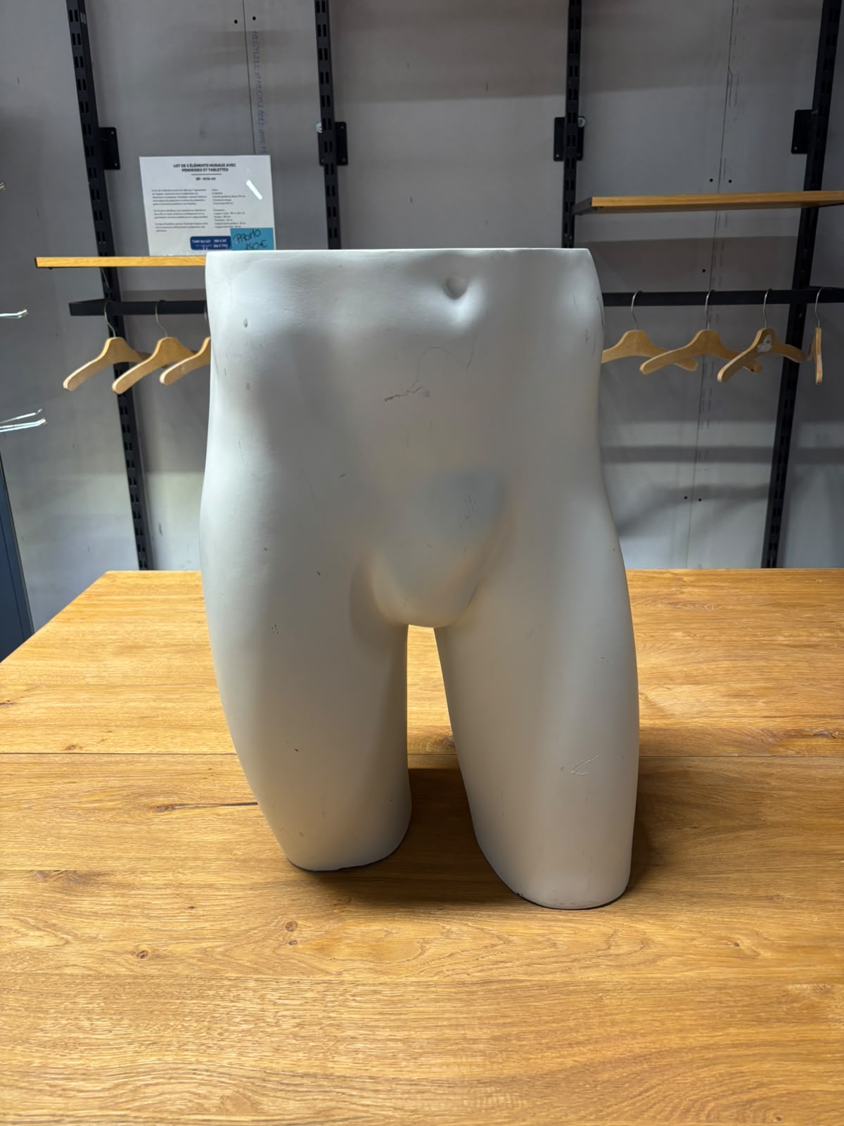 Fessier de mannequin homme en fibre de verre blanc – H51 cm