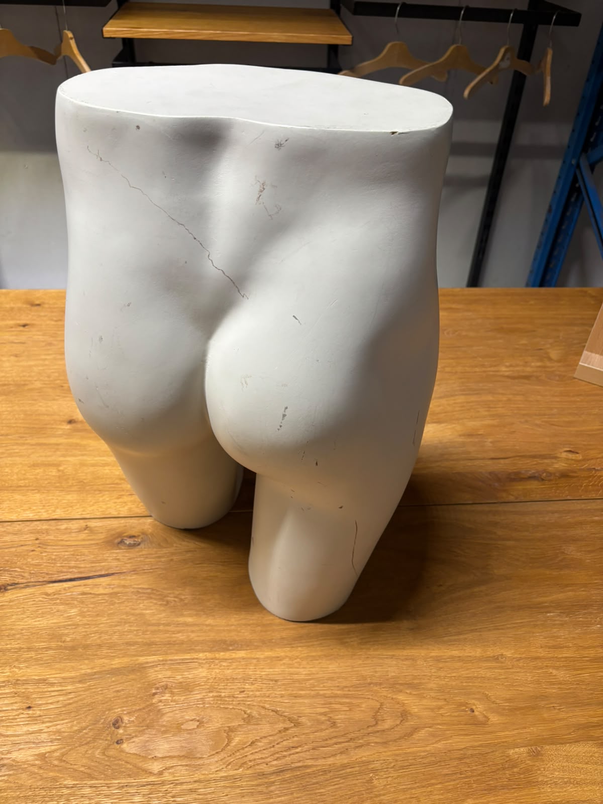 Fessier de mannequin homme en fibre de verre blanc – H51 cm