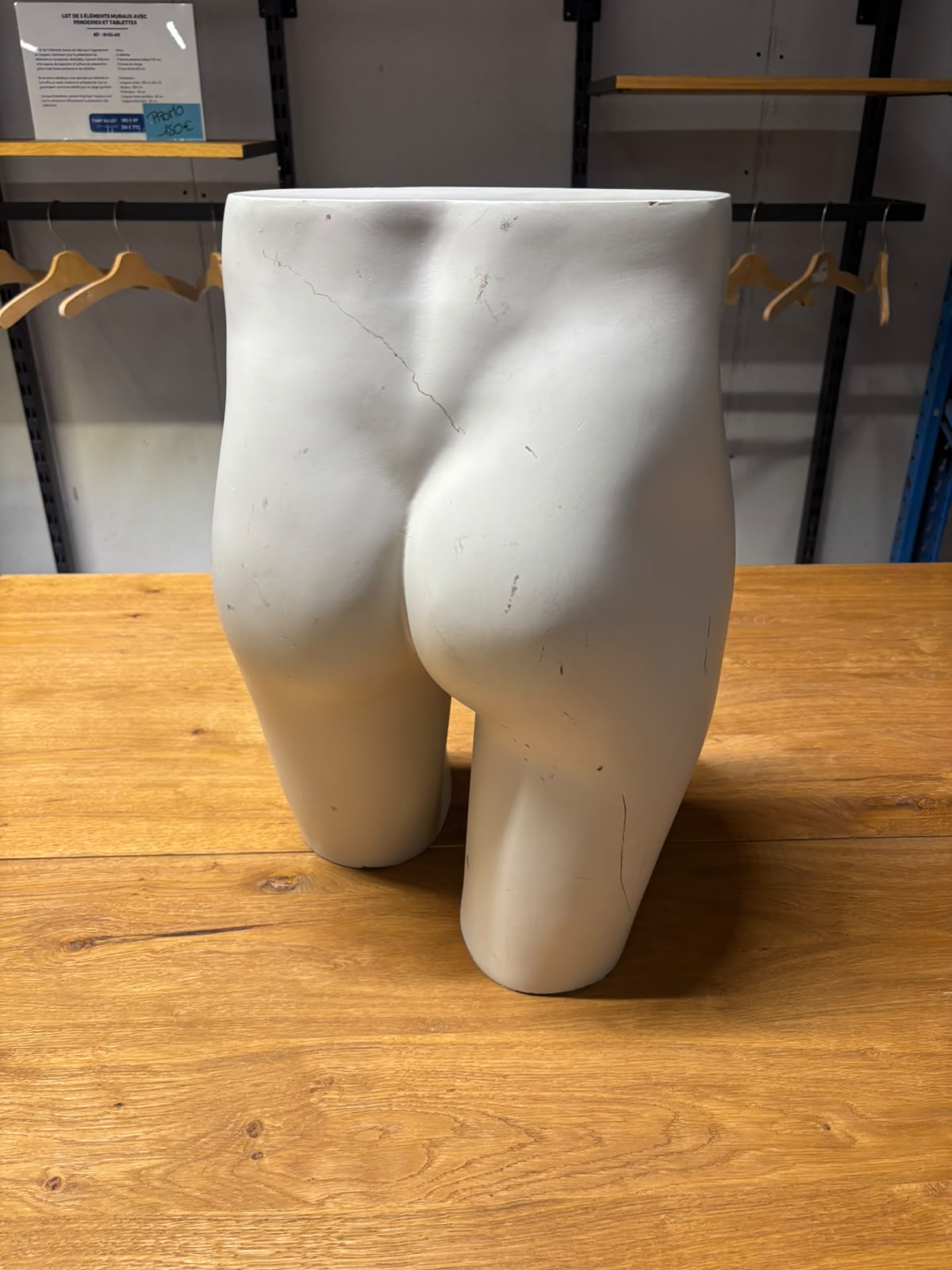 Fessier de mannequin homme en fibre de verre blanc – H51 cm