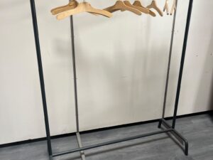 Portant à vêtements professionnel noir avec bras – L125 cm