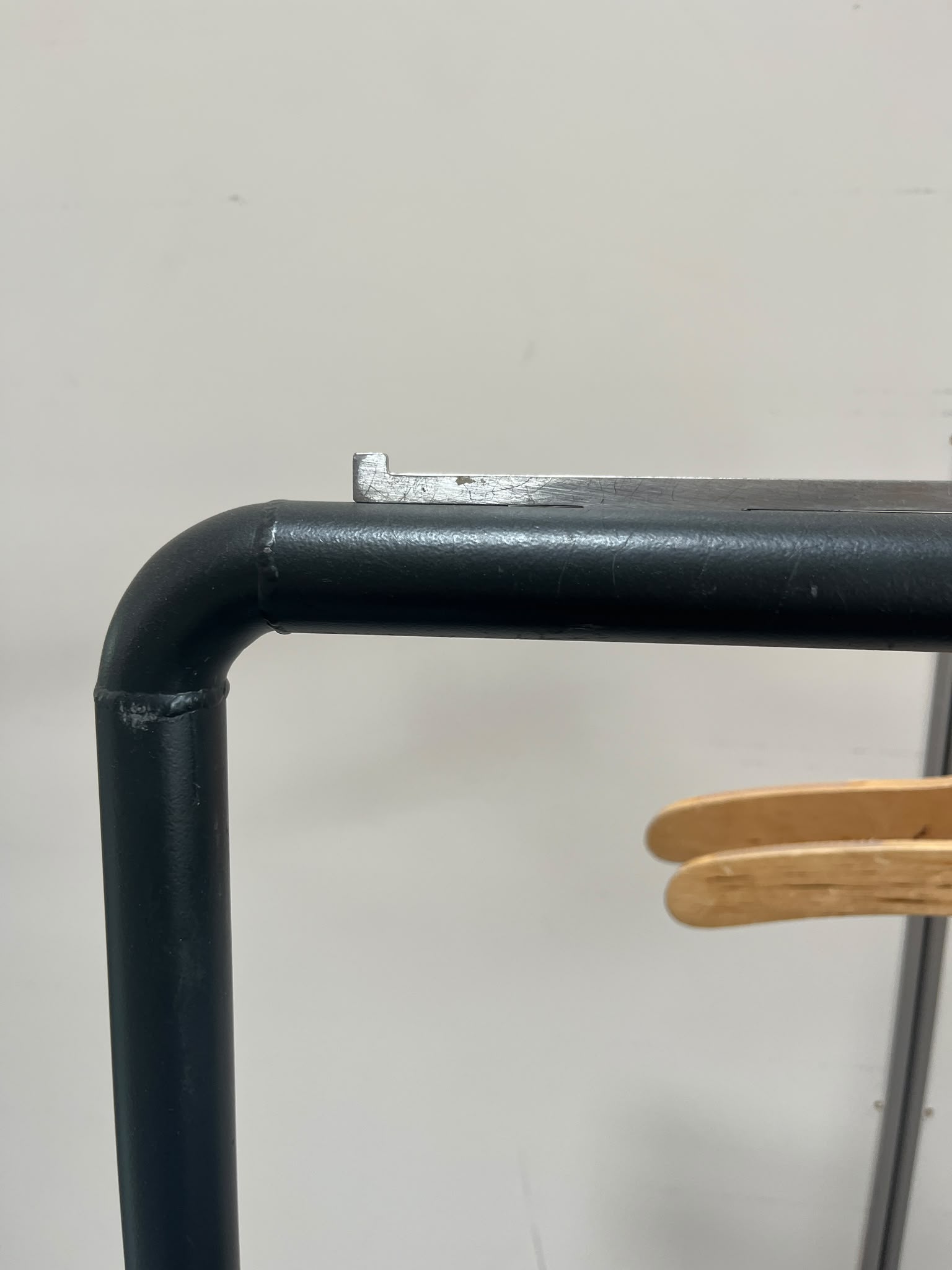 Portant à vêtements professionnel noir avec bras – L125 cm