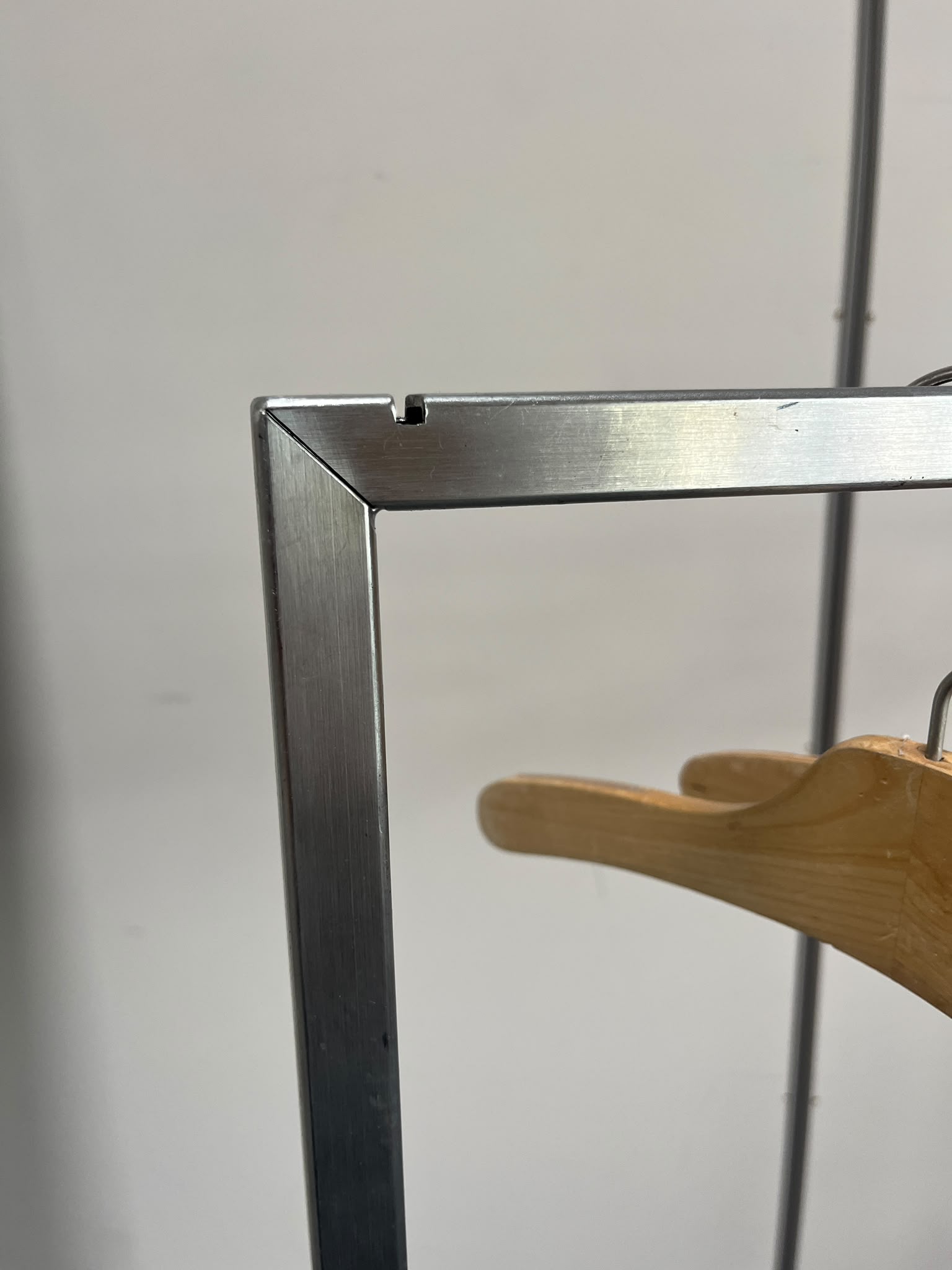 Portant à vêtements professionnel avec retour gris – L125 cm