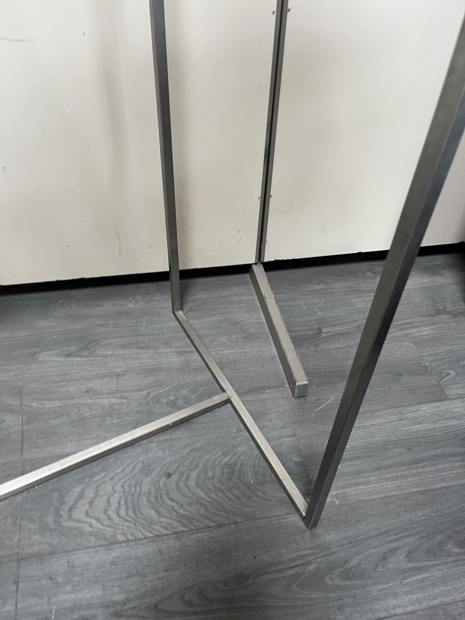 Portant à vêtements professionnel avec retour gris – L125 cm